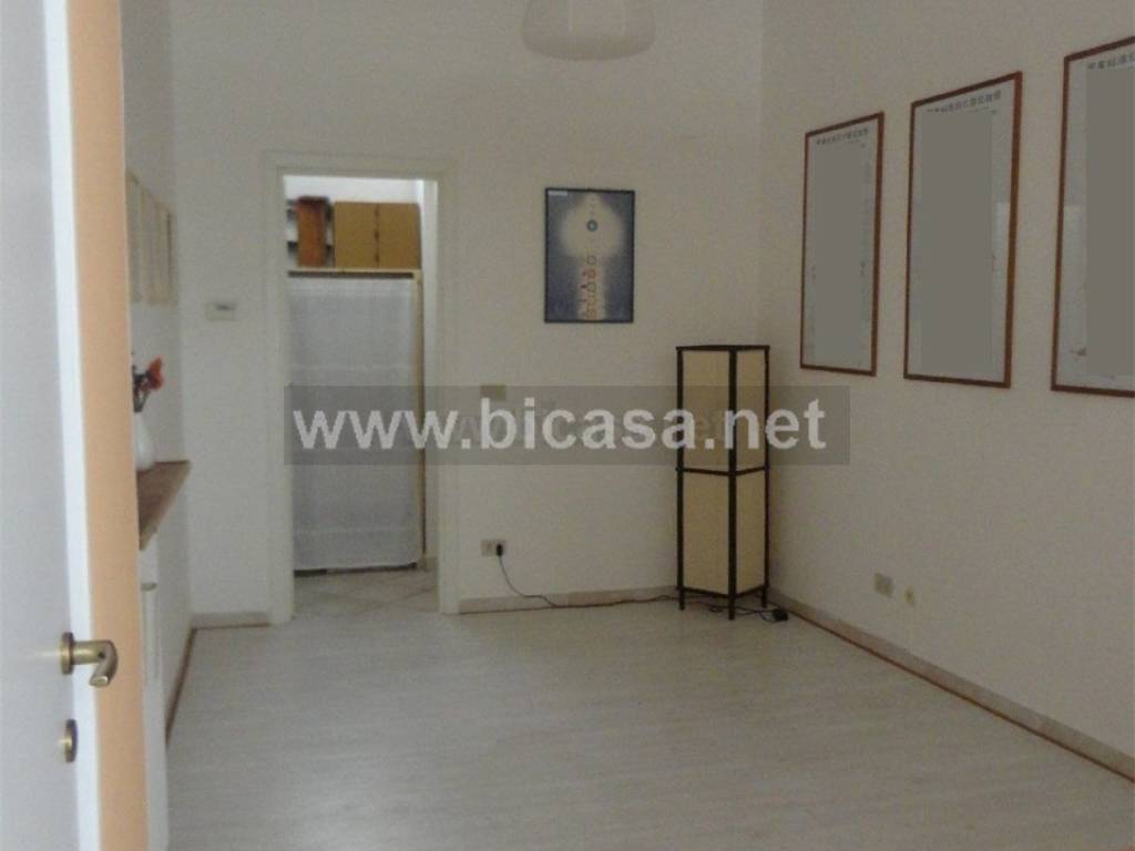 negozio in affitto a Pesaro in zona Centro Città