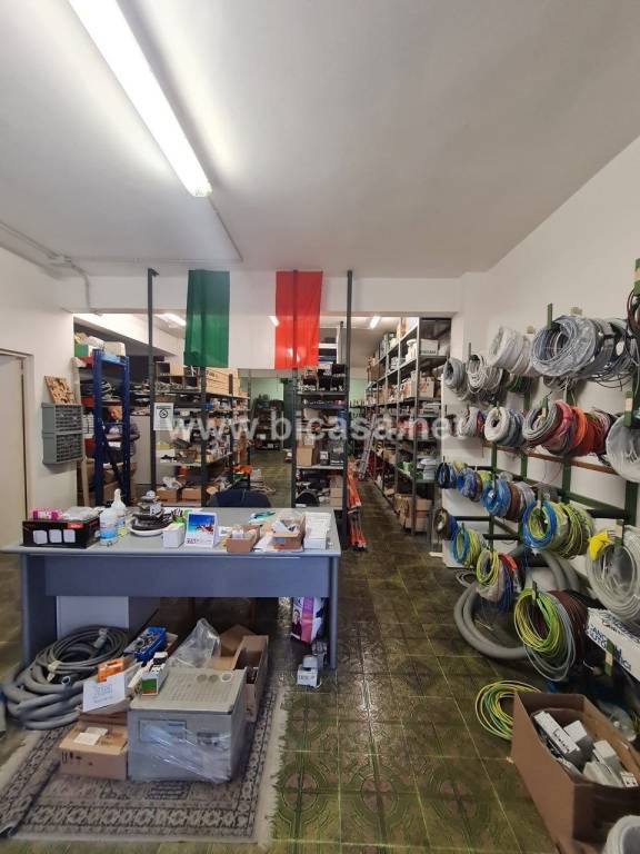 locale commerciale in affitto a Pesaro in zona Pantano