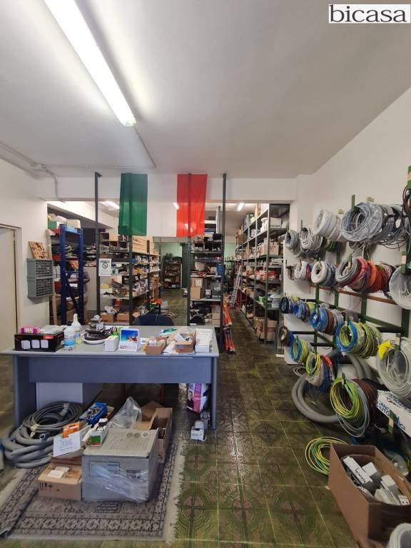 locale commerciale in affitto a Pesaro in zona Pantano