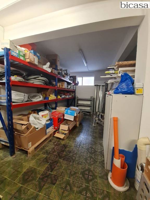 locale commerciale in affitto a Pesaro in zona Pantano