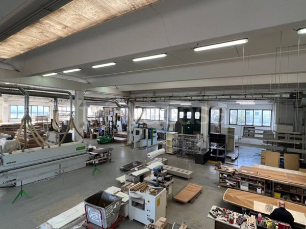 locale commerciale in affitto a Pesaro in zona Case Bruciate