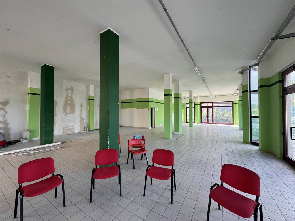 negozio in affitto a Pesaro in zona Muraglia