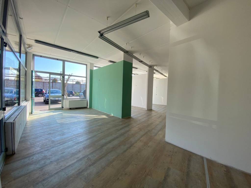 locale commerciale in affitto a Pesaro in zona San Bartolo