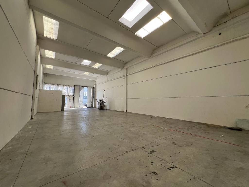 locale commerciale in affitto a Pesaro in zona Case Bruciate