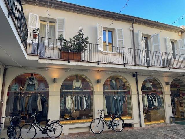 negozio in affitto a Pesaro