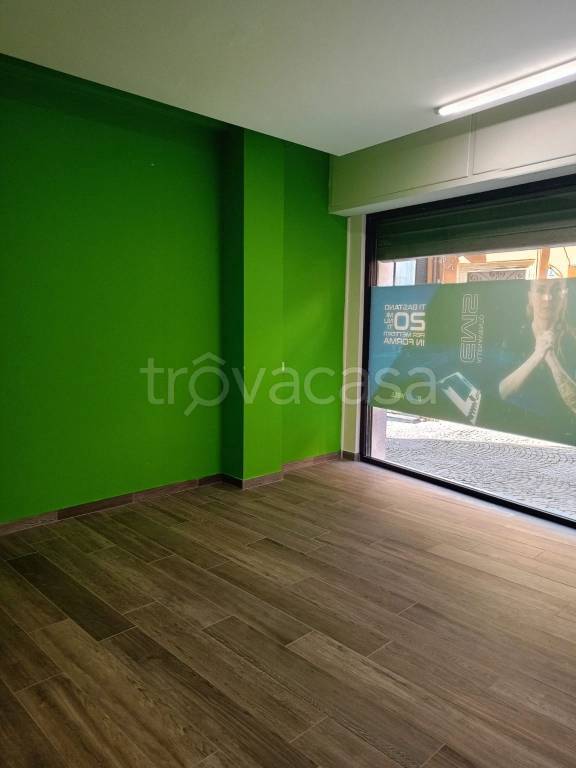 negozio in affitto a Pesaro in zona Centro Città