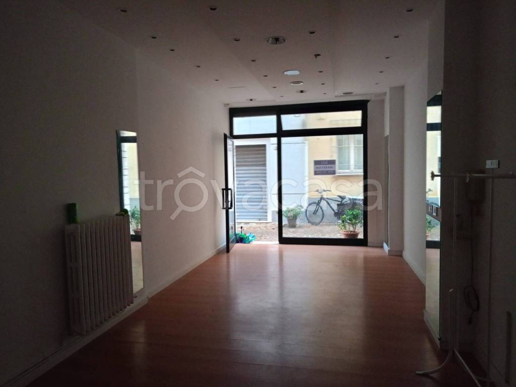 negozio in affitto a Pesaro in zona Centro Città