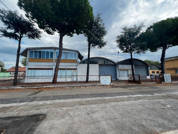 capannone in affitto a Pesaro