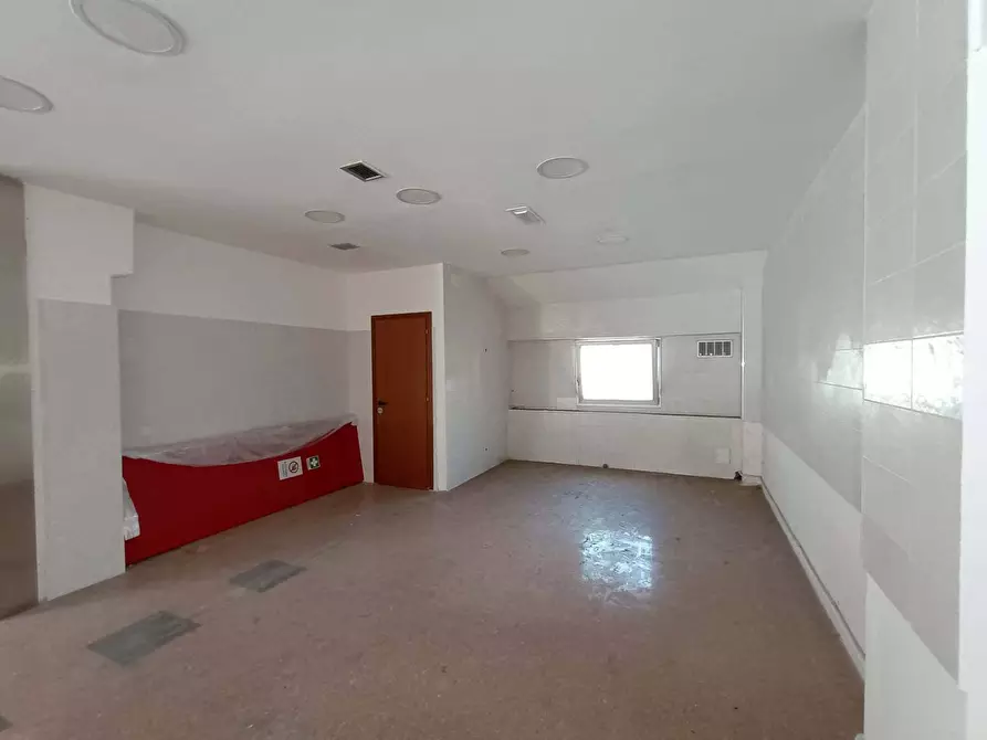 locale commerciale in affitto a Pesaro in zona Pantano