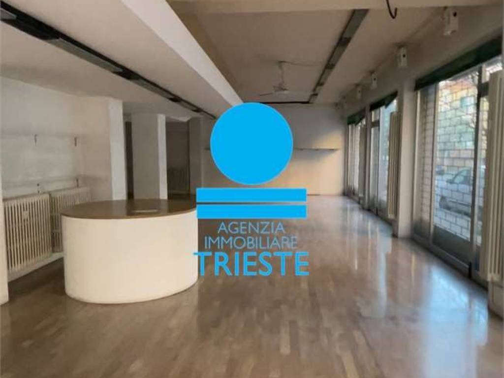 negozio in affitto a Pesaro in zona Mare