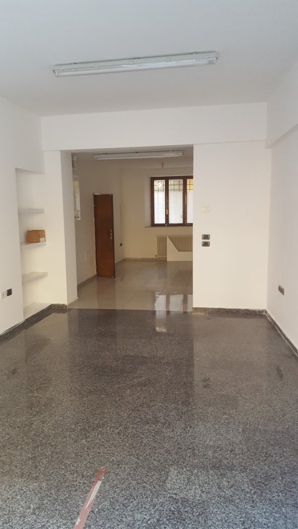 negozio in affitto a Pesaro in zona Centro Città