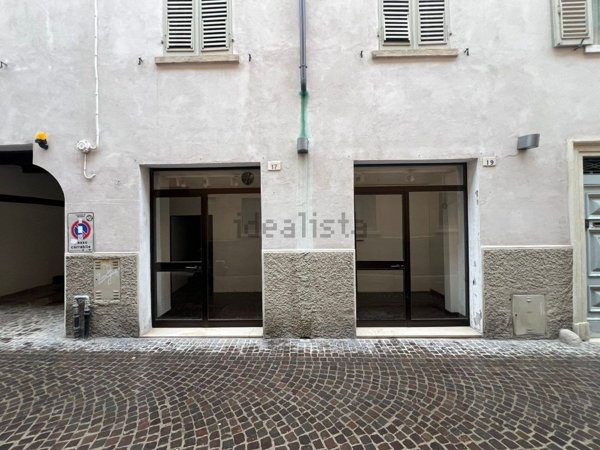 negozio in affitto a Pesaro