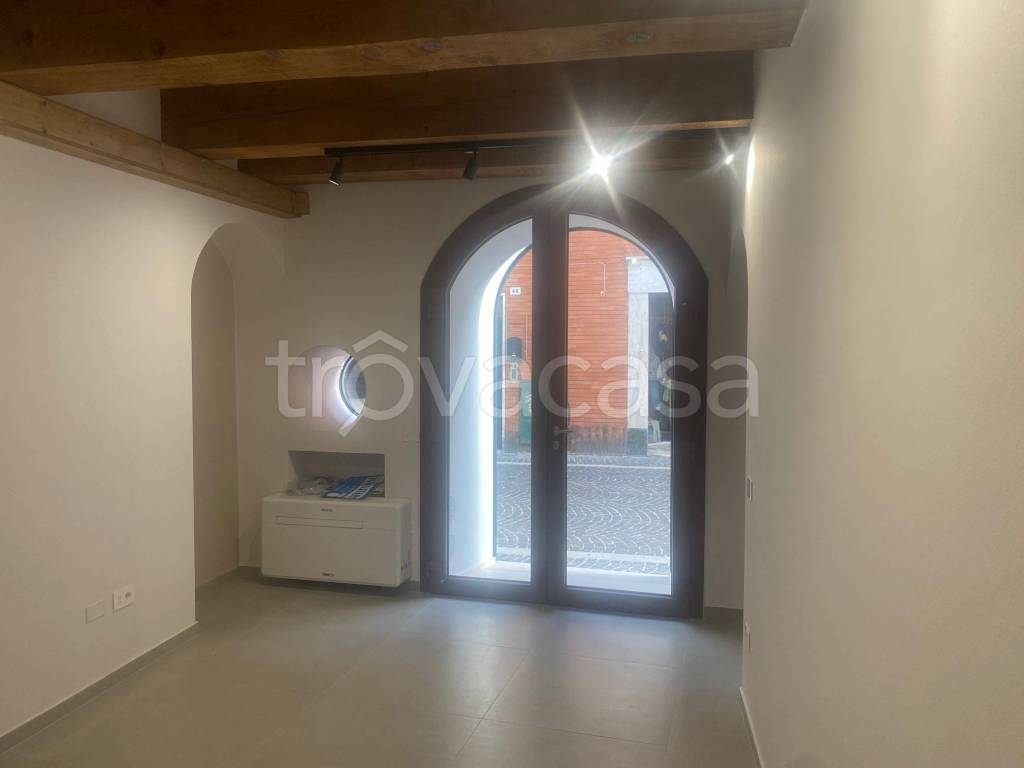 negozio in affitto a Pesaro in zona Centro Città