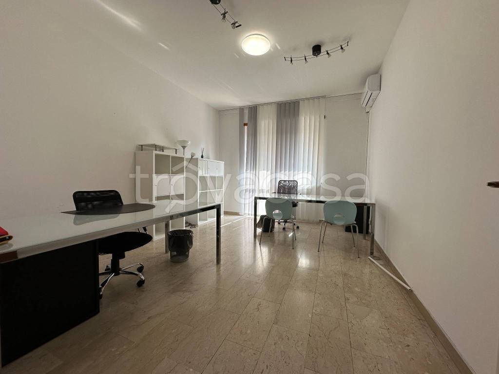 negozio in affitto a Pesaro in zona Pantano