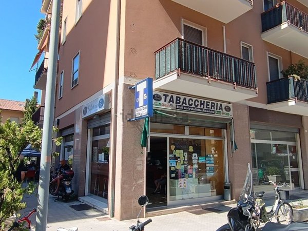 negozio in affitto a Pesaro in zona Pantano