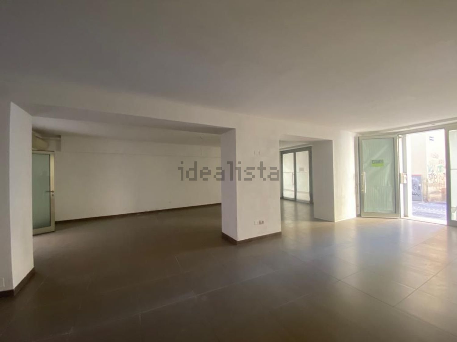 negozio in affitto a Pesaro in zona Centro Città