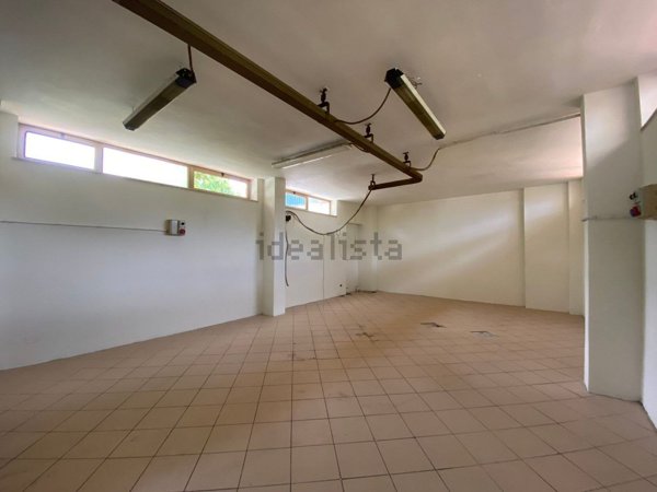 negozio in affitto a Pesaro in zona Muraglia