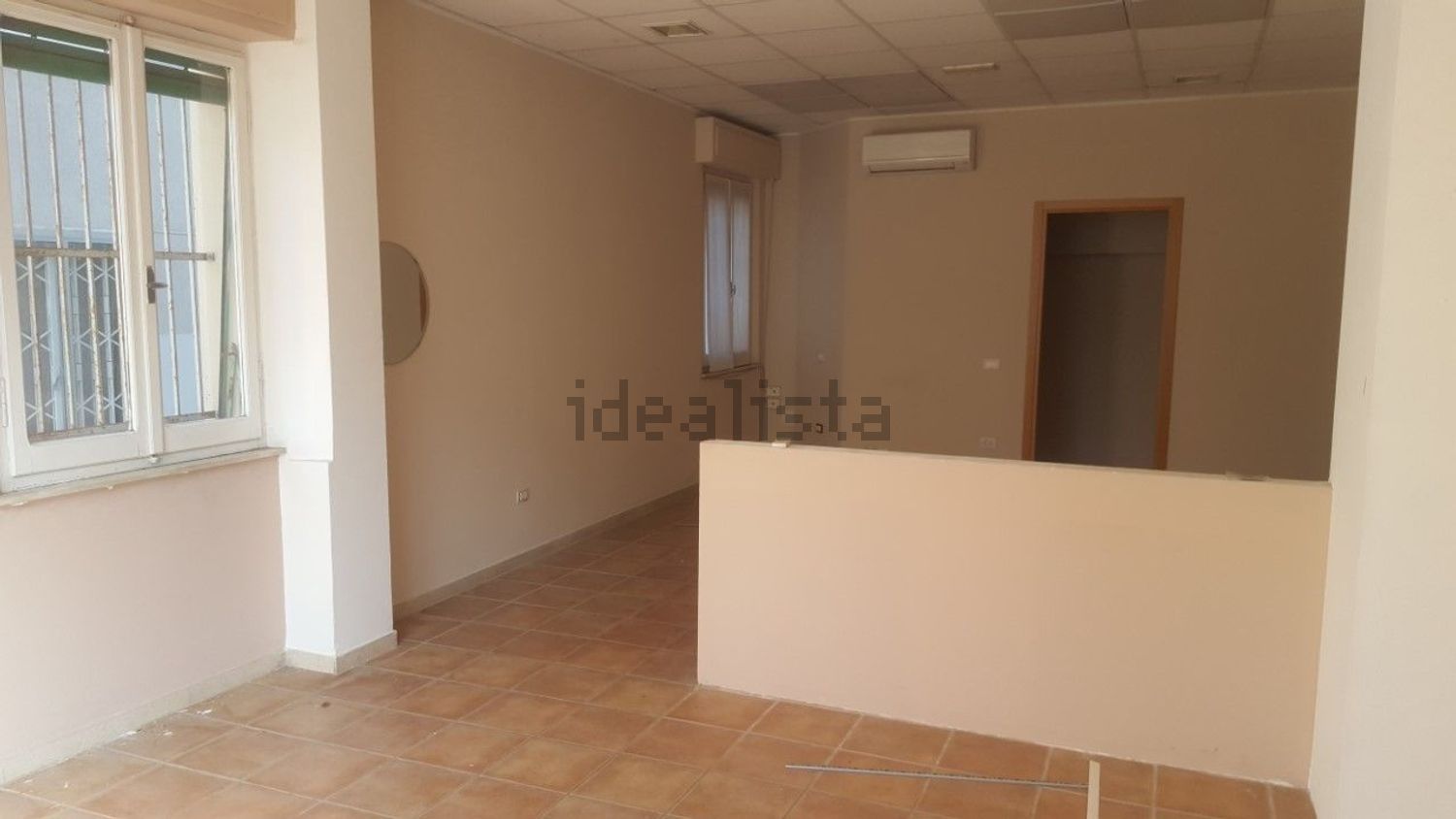 negozio in affitto a Pesaro in zona Soria