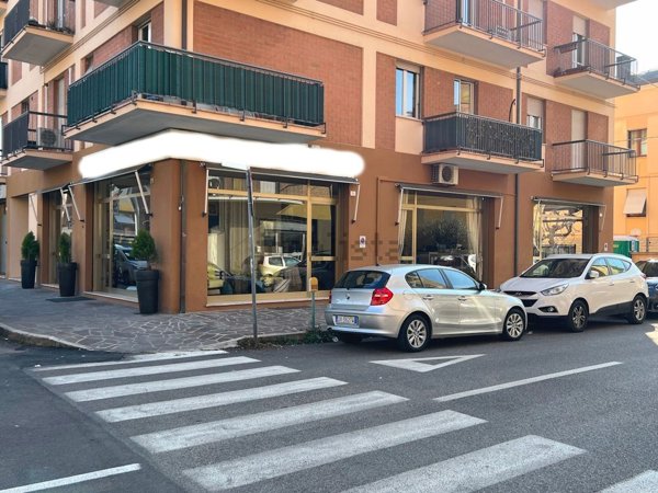 negozio in affitto a Pesaro in zona Pantano