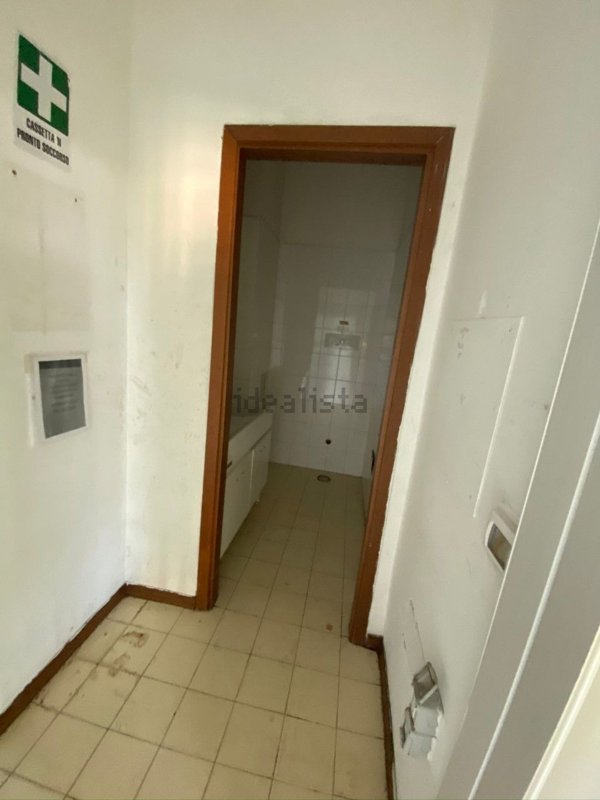 negozio in affitto a Pesaro in zona Pantano