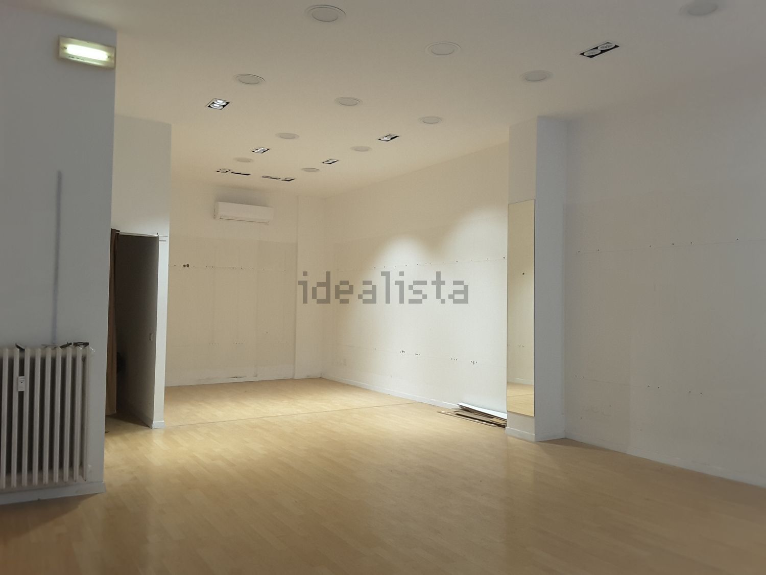 negozio in affitto a Pesaro in zona Centro Città