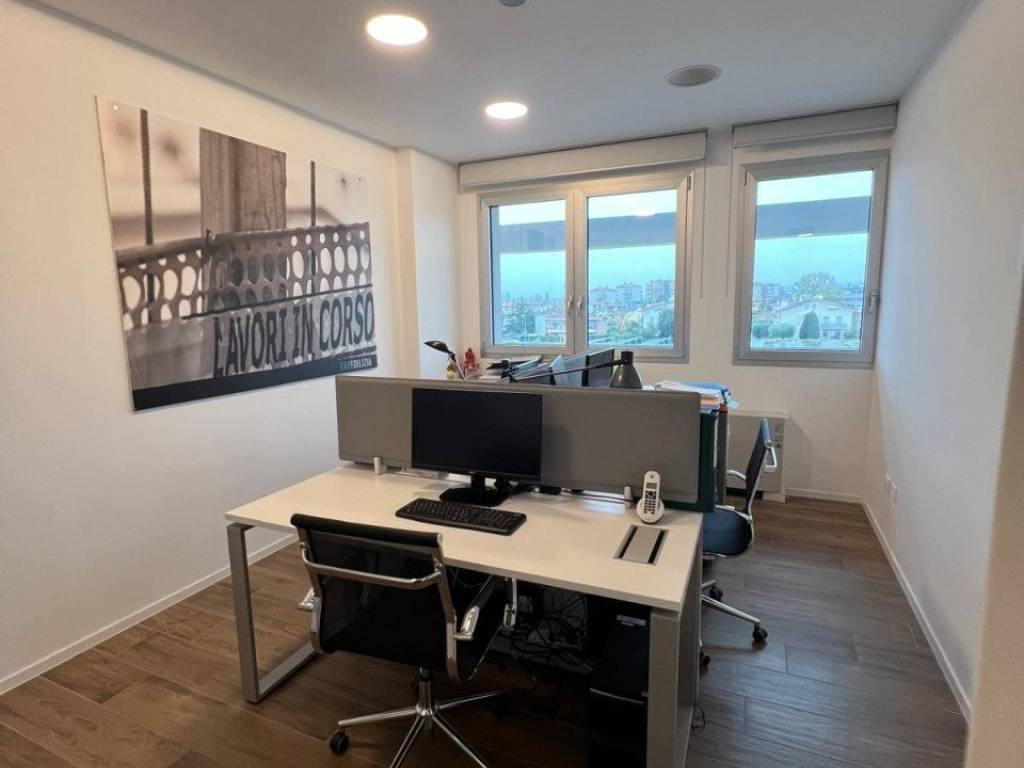 ufficio in affitto a Pesaro in zona Cattabrighe