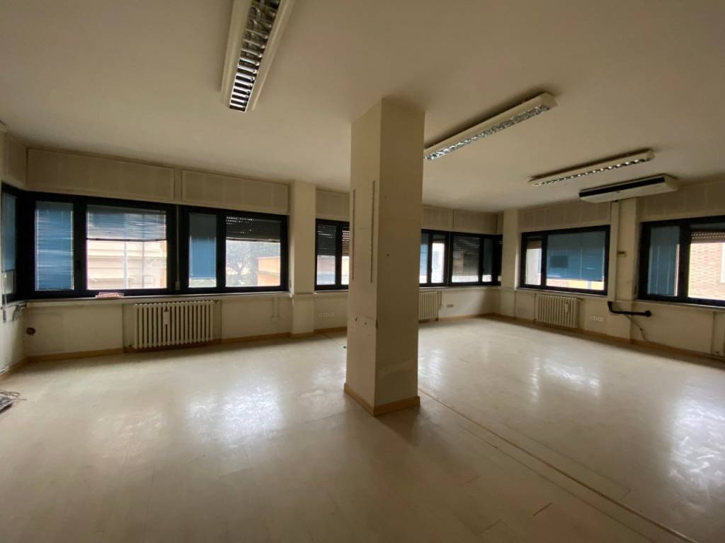 ufficio in affitto a Pesaro in zona Centro Città