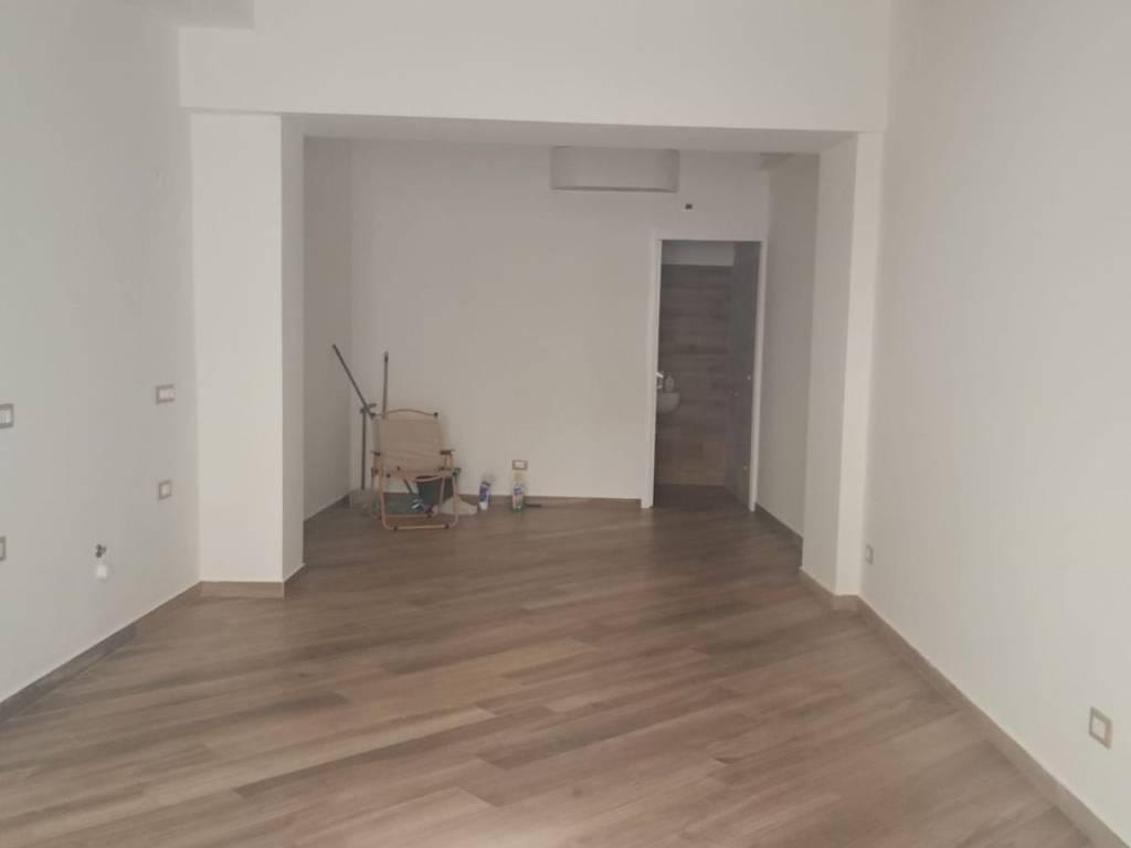 negozio in affitto a Pesaro in zona Centro Città