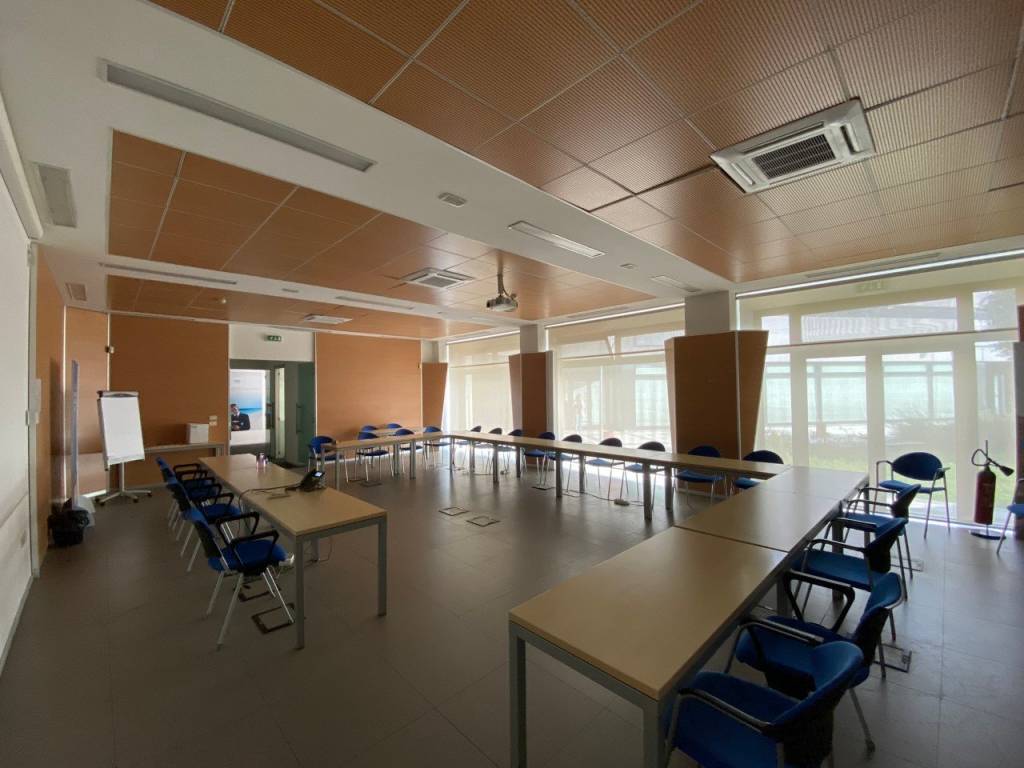 negozio in affitto a Pesaro in zona Vismara