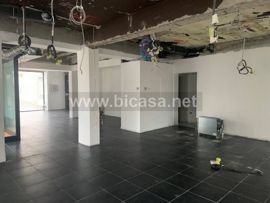 negozio in affitto a Pesaro