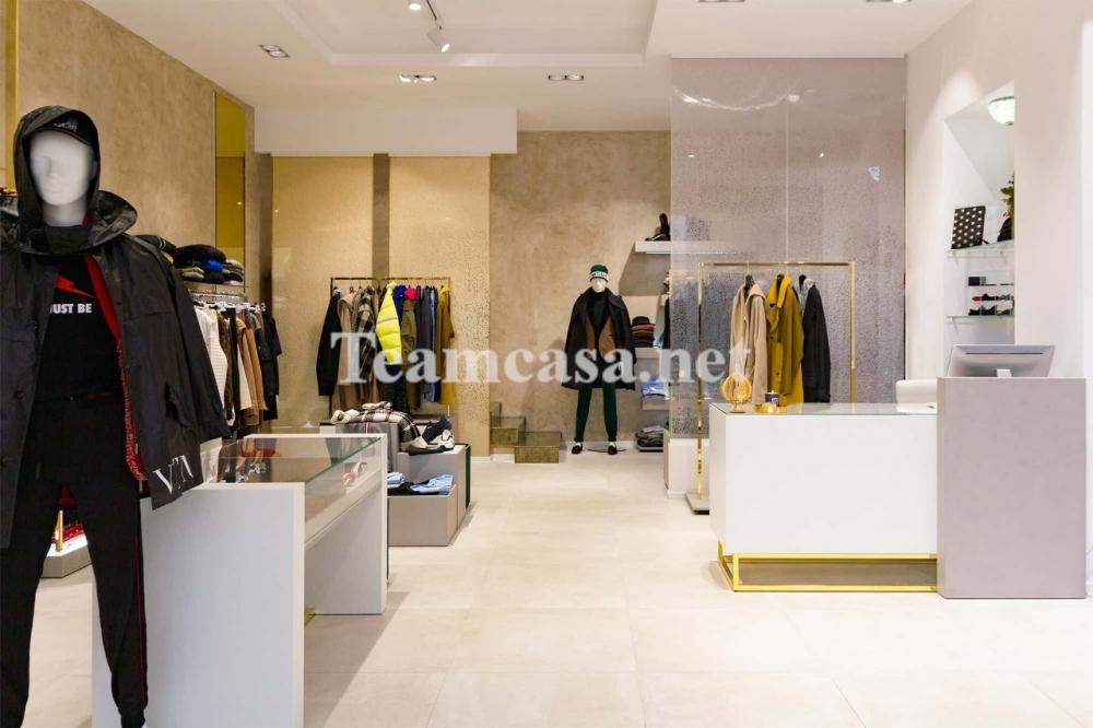 negozio in affitto a Pesaro in zona Centro Città