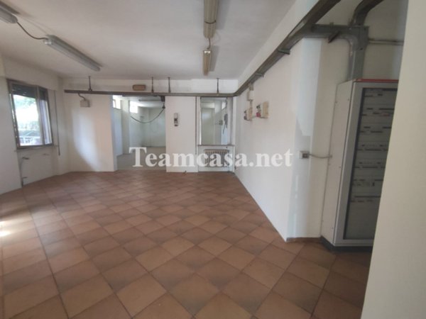 locale commerciale in affitto a Pesaro