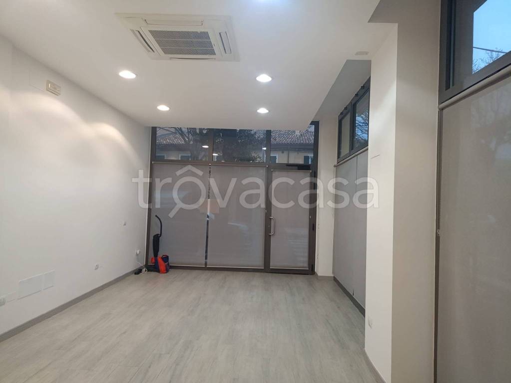 negozio in affitto a Pesaro in zona Mare