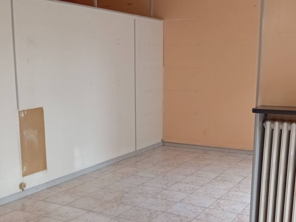 negozio in affitto a Pesaro in zona Mare