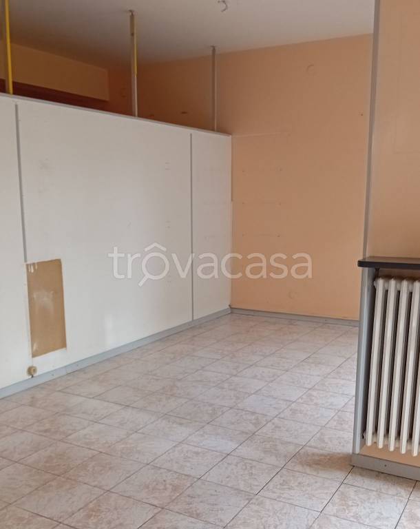 negozio in affitto a Pesaro in zona Mare