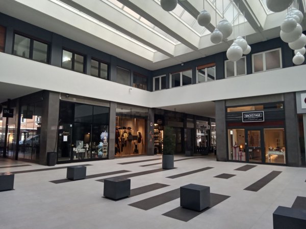 negozio in affitto a Pesaro in zona Centro Città