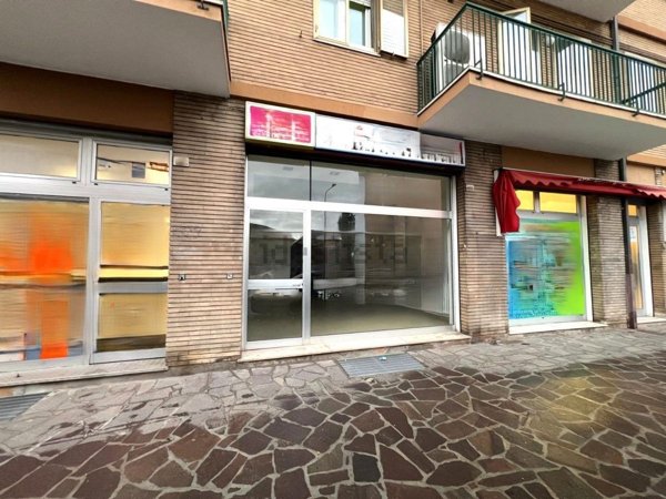 negozio in affitto a Pesaro