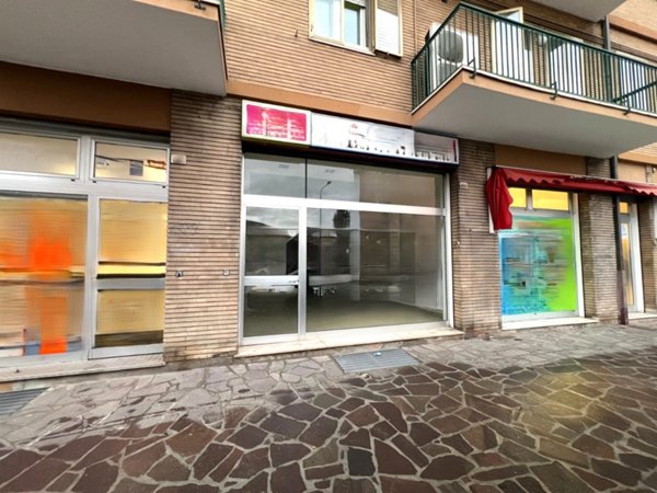 negozio in affitto a Pesaro in zona Pantano