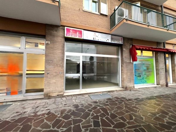 negozio in affitto a Pesaro in zona Pantano