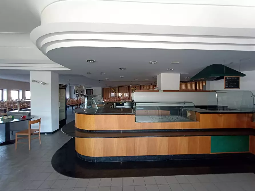 locale commerciale in affitto a Pesaro