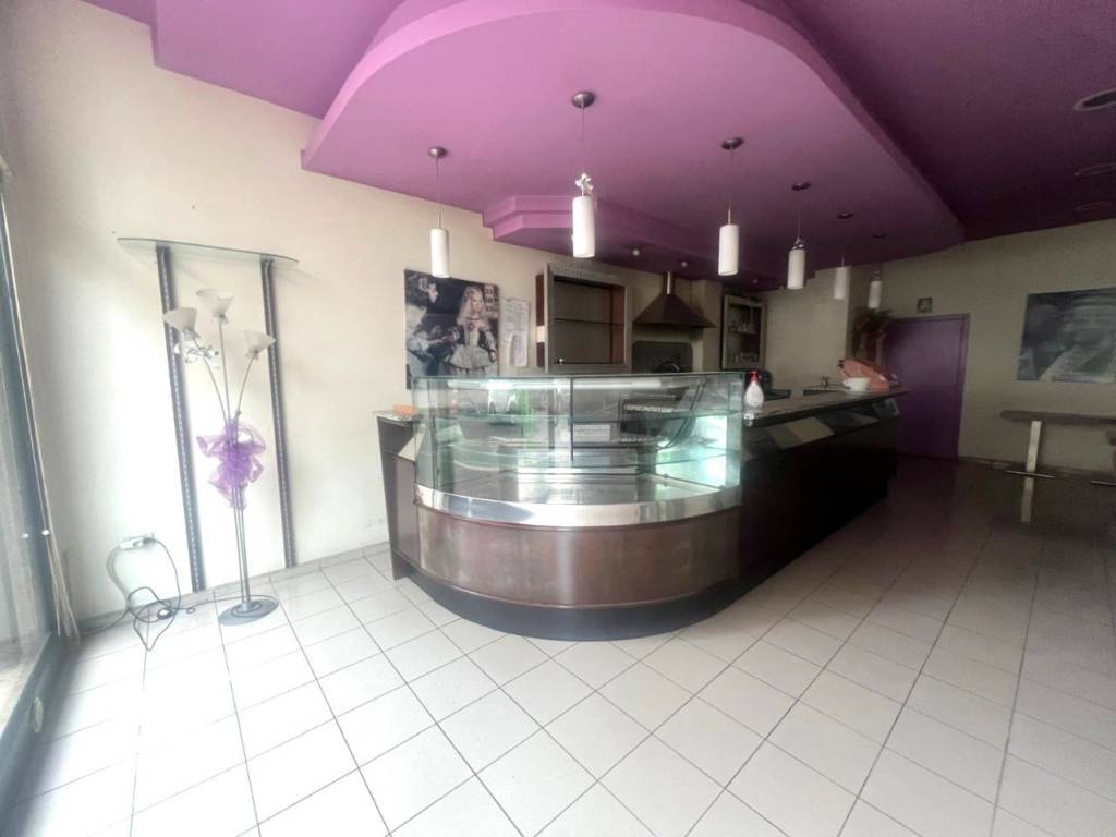 negozio in affitto a Pesaro in zona Pantano