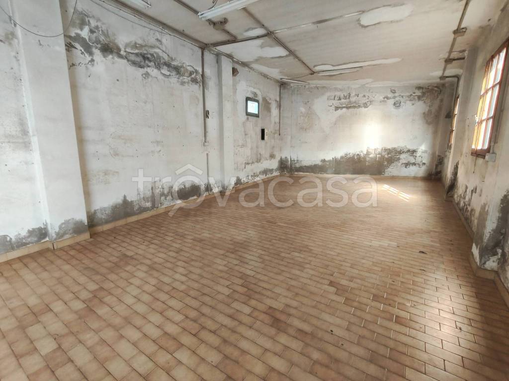 locale commerciale in affitto a Pesaro in zona Soria