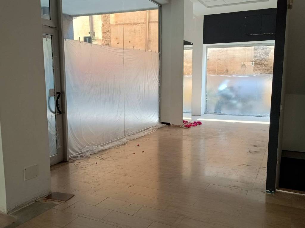 negozio in affitto a Pesaro in zona Centro Città