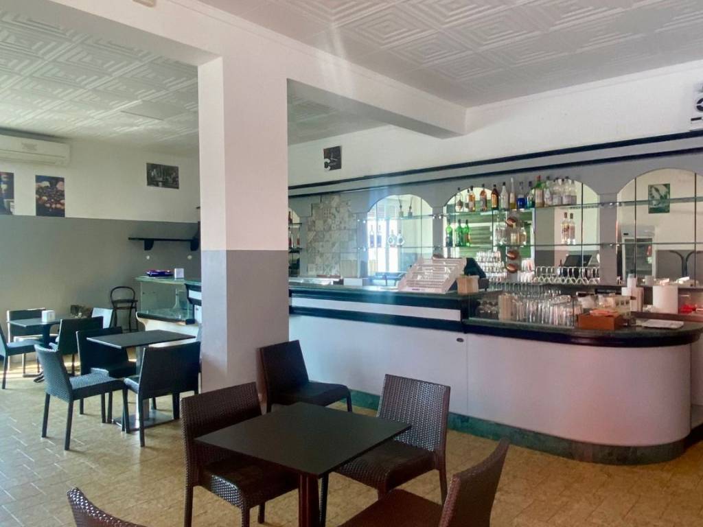 negozio in affitto a Pesaro in zona Santa Veneranda