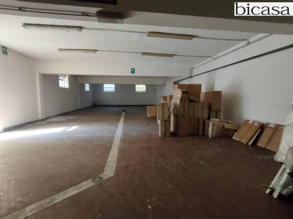 negozio in affitto a Pesaro in zona Mare