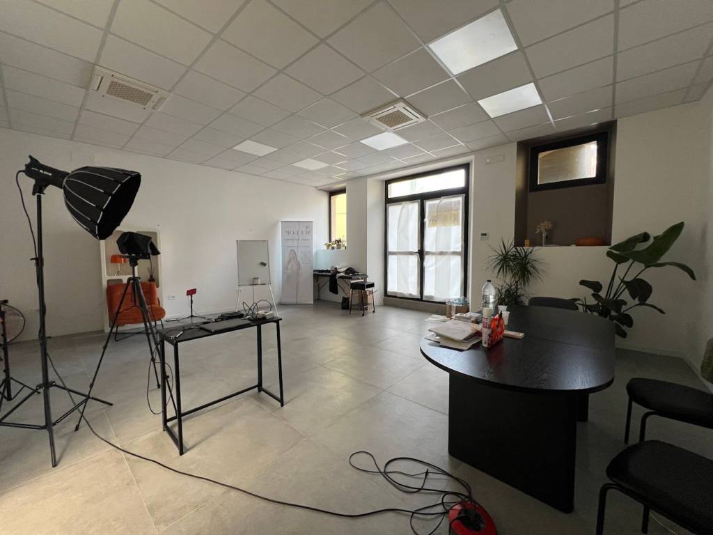 negozio in affitto a Pesaro in zona Centro Città
