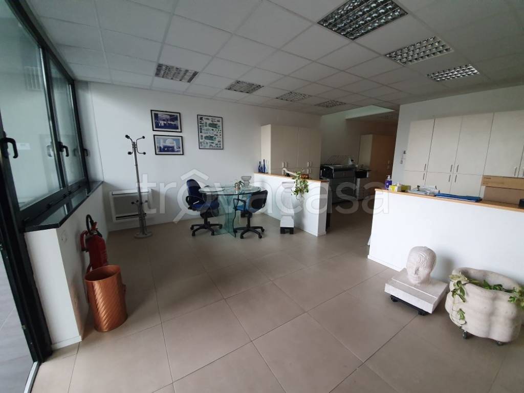 ufficio in affitto a Pesaro in zona Tre Ponti