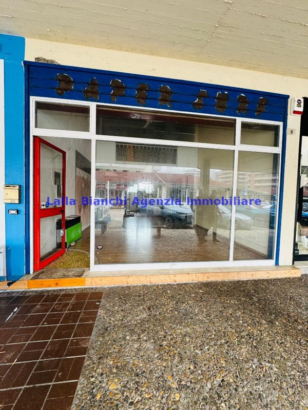 locale commerciale in affitto a Pesaro in zona Baia Flaminia