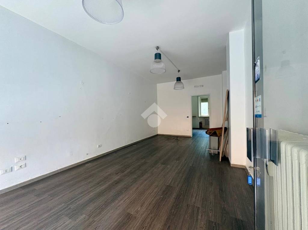 negozio in affitto a Pesaro