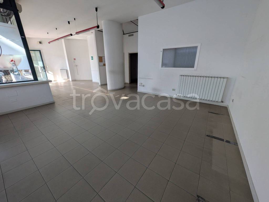 negozio in affitto a Pesaro in zona Pantano